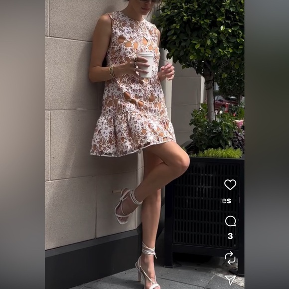 Elliatt Floral Lace Sleeveless heartbeat mini Dress size M - Picture 15 of 15